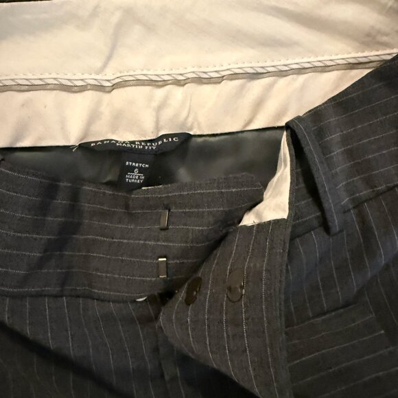 Banana Republic Martin Fit Pinstripe Work Slacks – Slate Gray – Size 6 - Picture 4 of 8